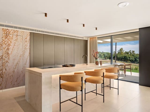 Chalet de 4 habitaciones en Nueva Andalucia, Marbella en venta con piscina garaje - 5.975.000 € (Ref: 9037982)