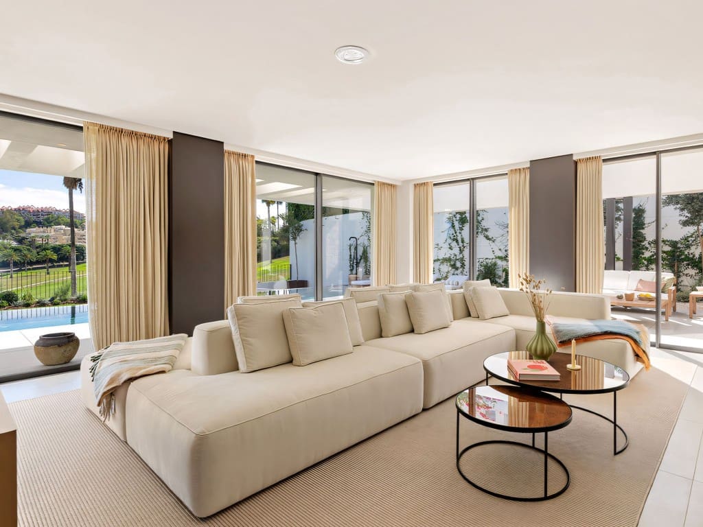 Chalet de 4 habitaciones en Nueva Andalucia en venta con piscina garaje - 5.975.000 € (Ref: 9037982)