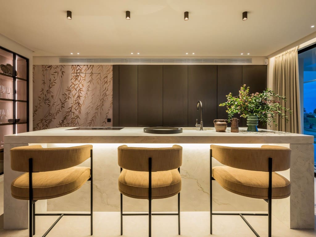 Chalet de 4 habitaciones en Nueva Andalucia en venta con piscina garaje - 5.975.000 € (Ref: 9037982)