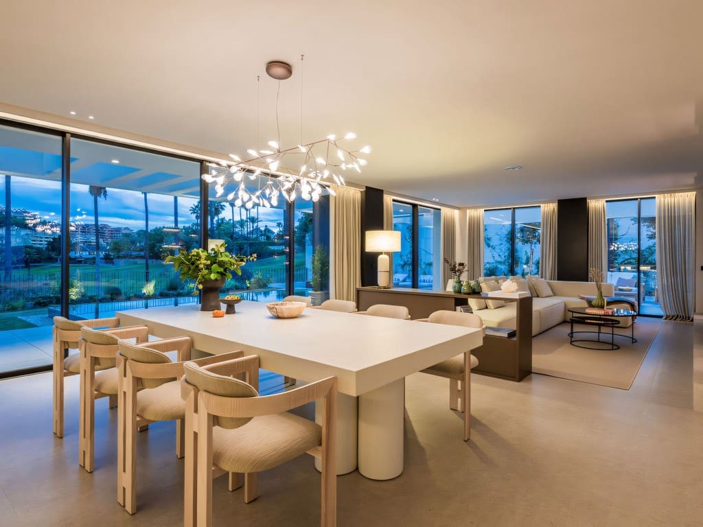 Chalet de 4 habitaciones en Nueva Andalucia en venta con piscina garaje - 5.975.000 € (Ref: 9037982)