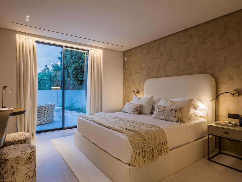 Chalet de 4 habitaciones en Nueva Andalucia en venta con piscina garaje - 5.975.000 € (Ref: 9037982)