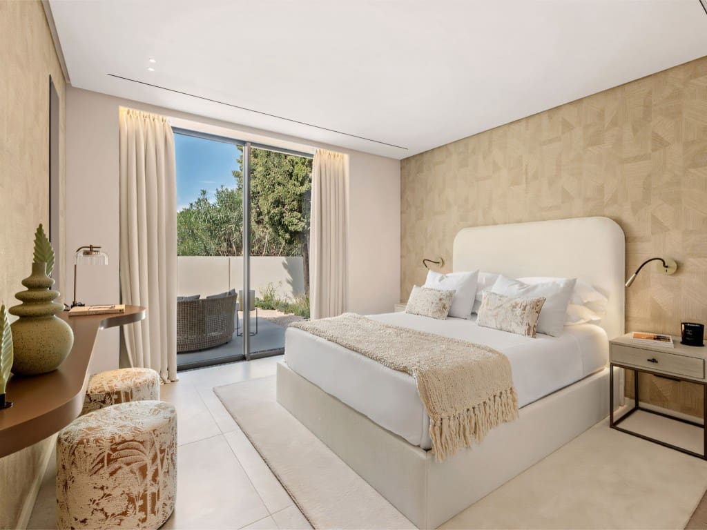 Chalet de 4 habitaciones en Nueva Andalucia en venta con piscina garaje - 5.975.000 € (Ref: 9037982)