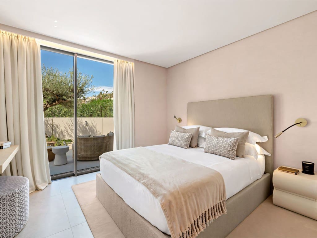 Chalet de 4 habitaciones en Nueva Andalucia en venta con piscina garaje - 5.975.000 € (Ref: 9037982)