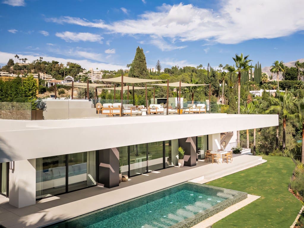 Chalet de 4 habitaciones en Nueva Andalucia en venta con piscina garaje - 5.975.000 € (Ref: 9037982)