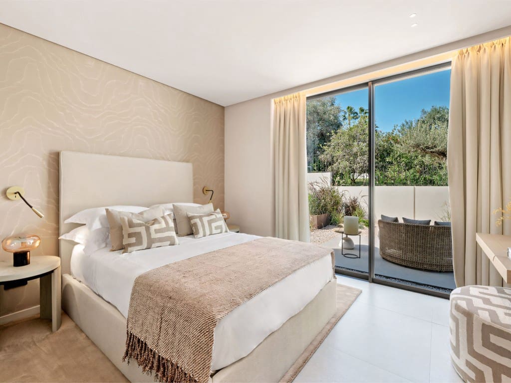 Chalet de 4 habitaciones en Nueva Andalucia en venta con piscina garaje - 5.975.000 € (Ref: 9037982)