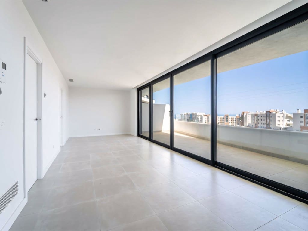 2 soverom Leilighet til salgs i Fuengirola med svømmebasseng garasje - € 449 000 (Ref: 9048545)