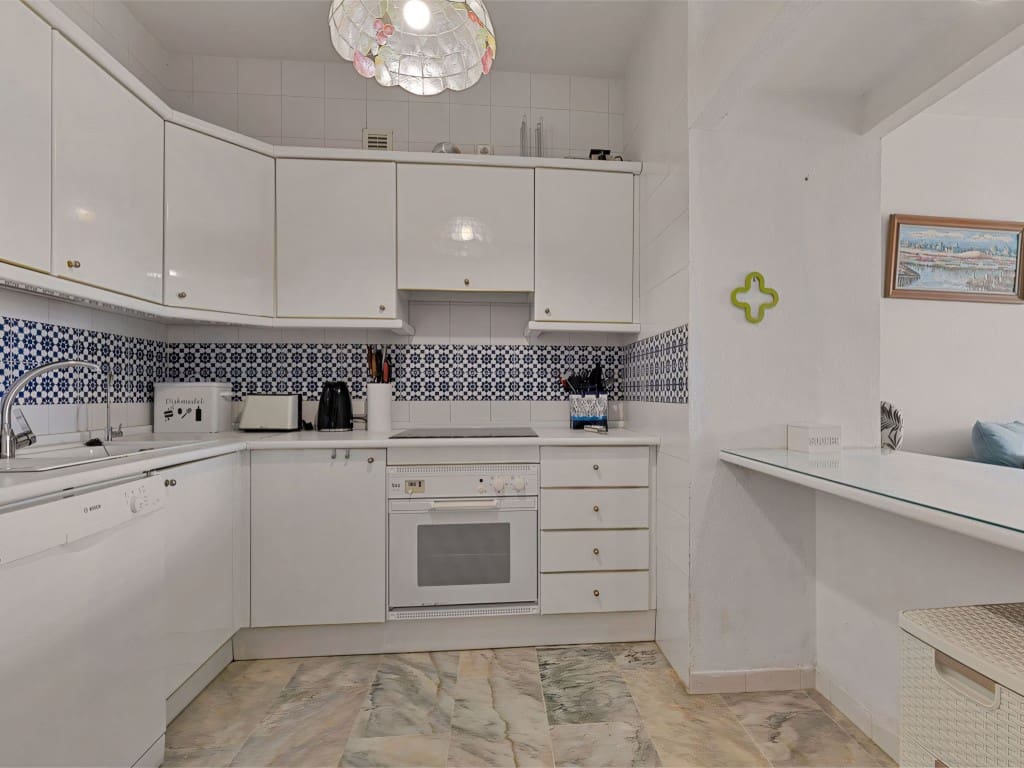 3 bedroom Apartment for sale in Fuengirola with pool - € 495,000 (Ref: 9057359)