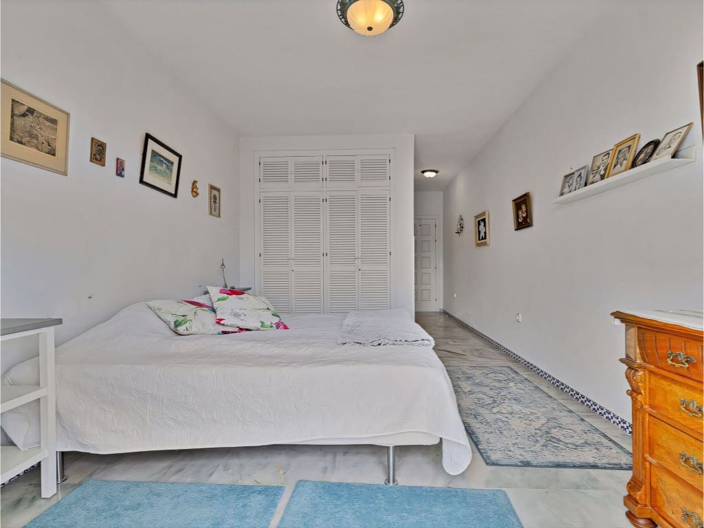 3 bedroom Apartment for sale in Fuengirola with pool - € 495,000 (Ref: 9057359)