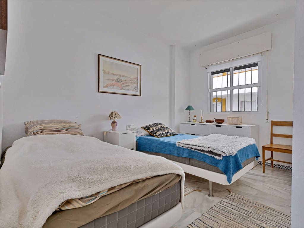 3 bedroom Apartment for sale in Fuengirola with pool - € 495,000 (Ref: 9057359)