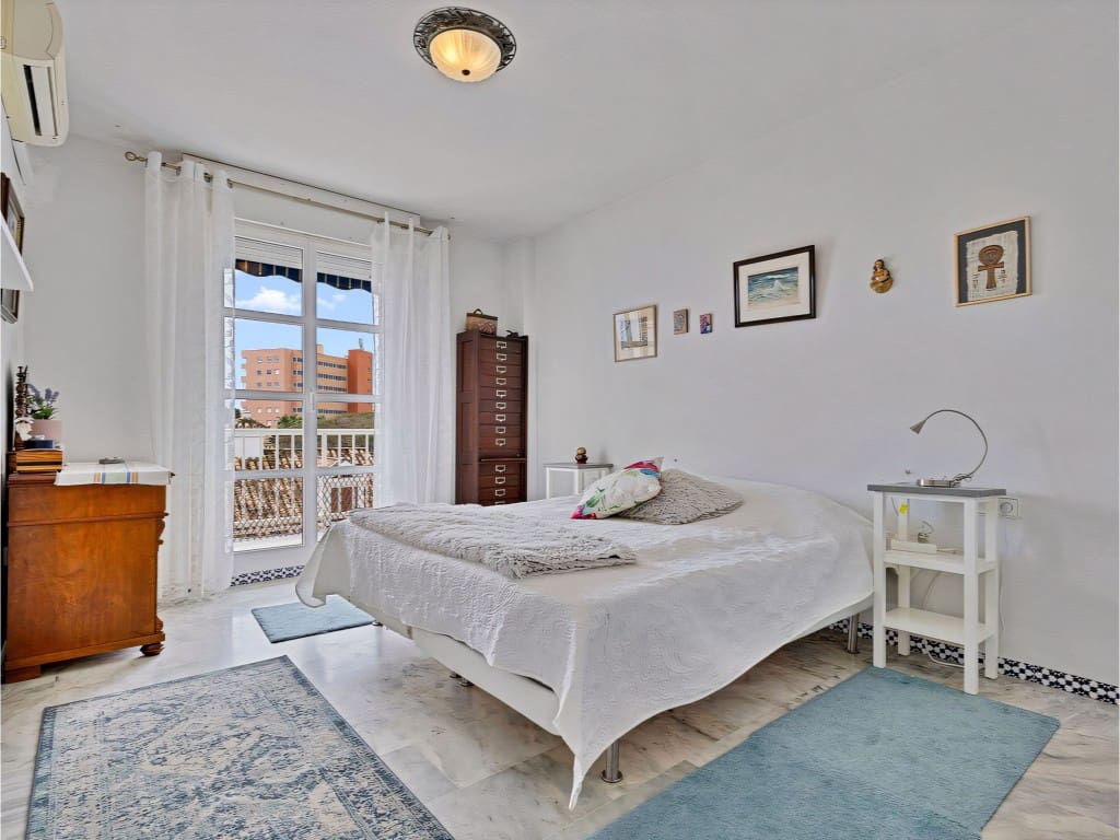 3 bedroom Apartment for sale in Fuengirola with pool - € 495,000 (Ref: 9057359)