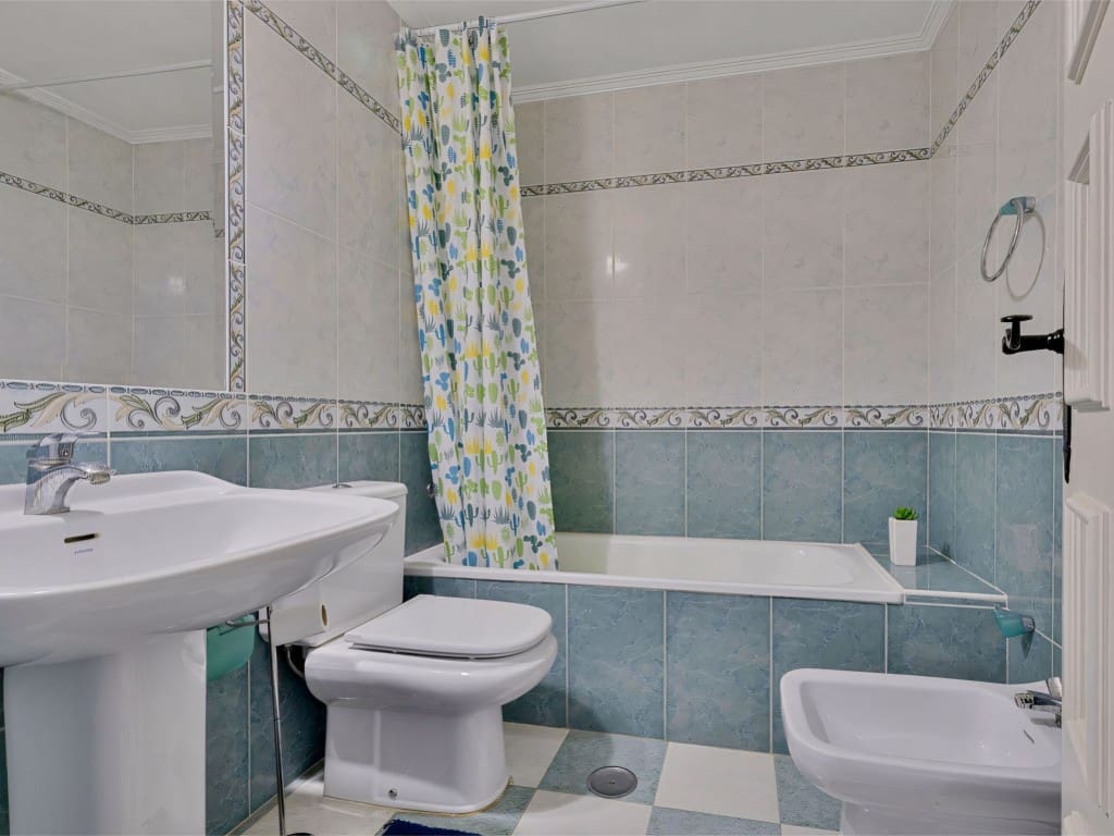 3 bedroom Apartment for sale in Fuengirola with pool - € 495,000 (Ref: 9057359)