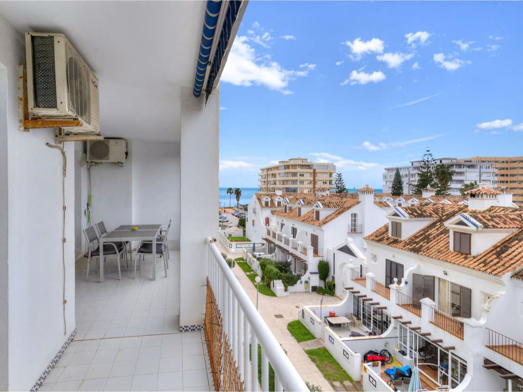 3 bedroom Apartment for sale in Fuengirola with pool - € 495,000 (Ref: 9057359)