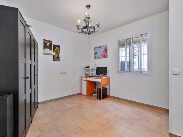 3 slaapkamer Villa te koop in Los Pacos, Fuengirola - € 555.000 (Ref: 9057360)