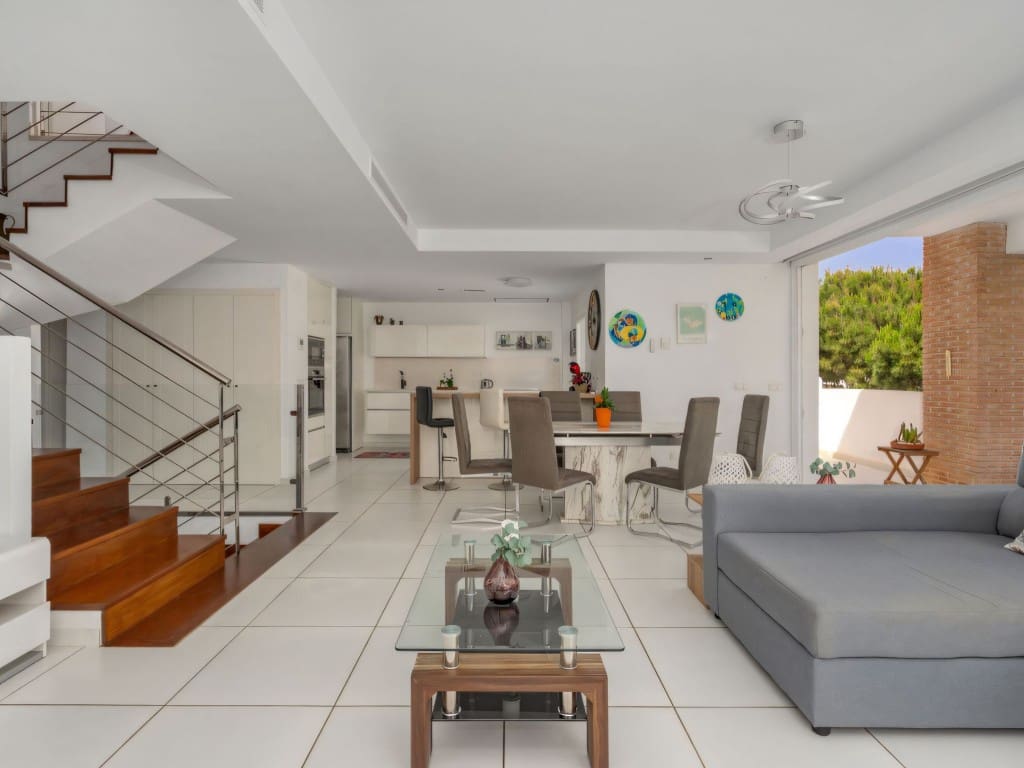 4 bedroom Villa for sale in Torremuelle with pool garage - € 890,000 (Ref: 9074905)