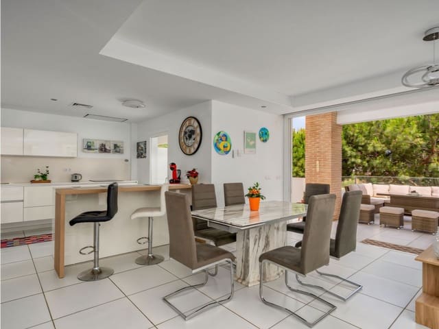 4 soveværelse Villa til salg i Torremuelle, Benalmádena med swimmingpool garage - € 890.000 (Ref: 9074905)