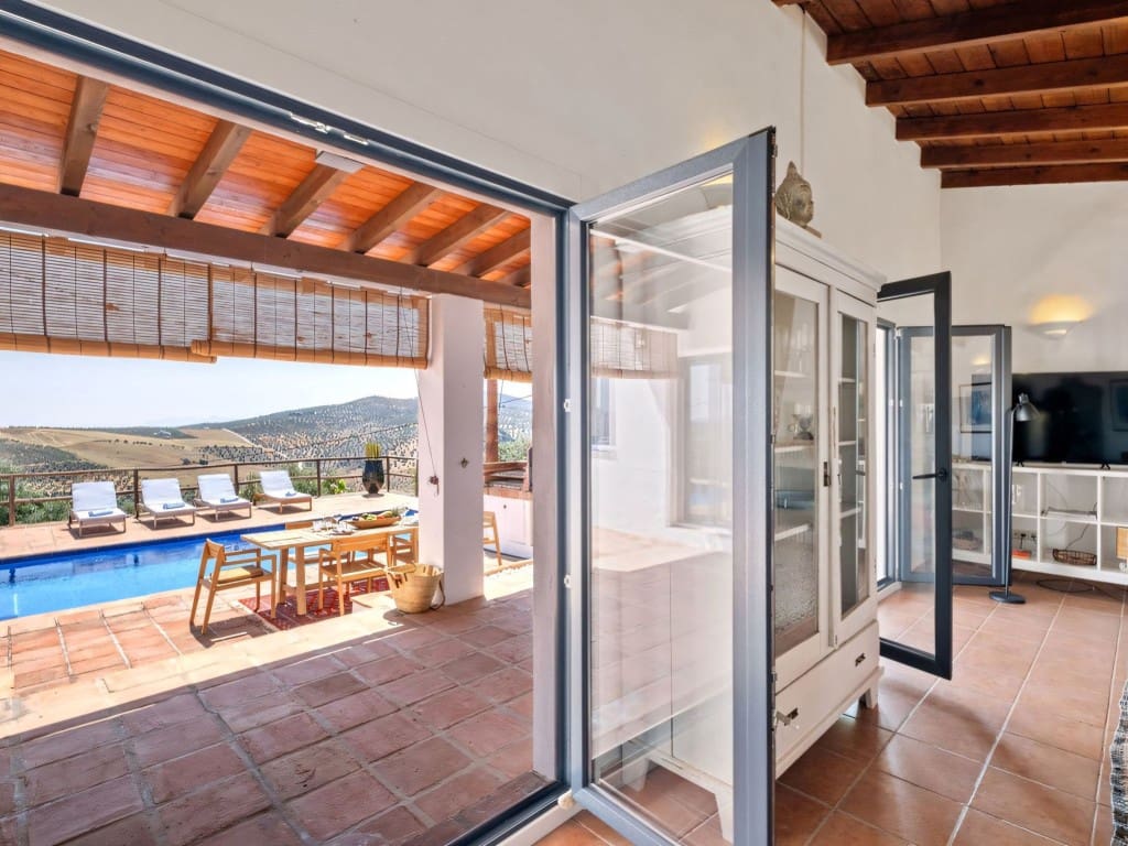 3 soveværelse Finca/Landehus til salg i Tolox med swimmingpool - € 429.000 (Ref: 9077811)