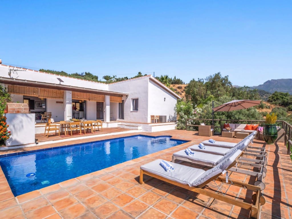 3 soveværelse Finca/Landehus til salg i Tolox med swimmingpool - € 429.000 (Ref: 9077811)