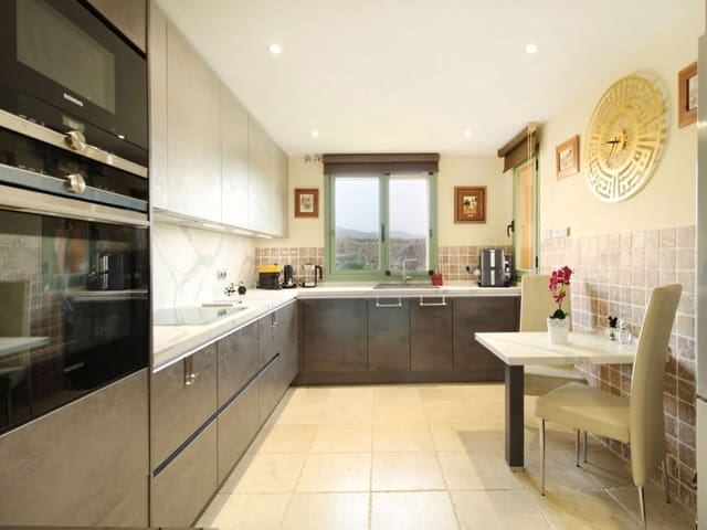 3 chambre Appartement à vendre à Los Flamingos, Benahavís avec piscine garage - 699 000 € (Ref: 9095091)