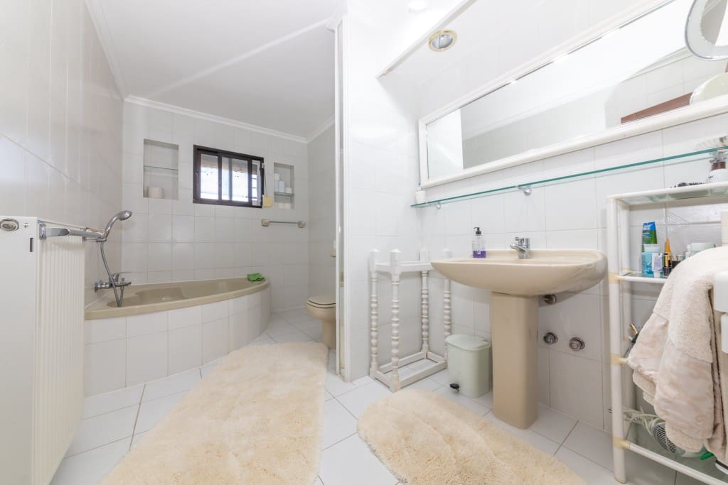 3 soveværelse Finca/Landehus til salg i Entrerrios med swimmingpool garage - € 950.000 (Ref: 9098919)