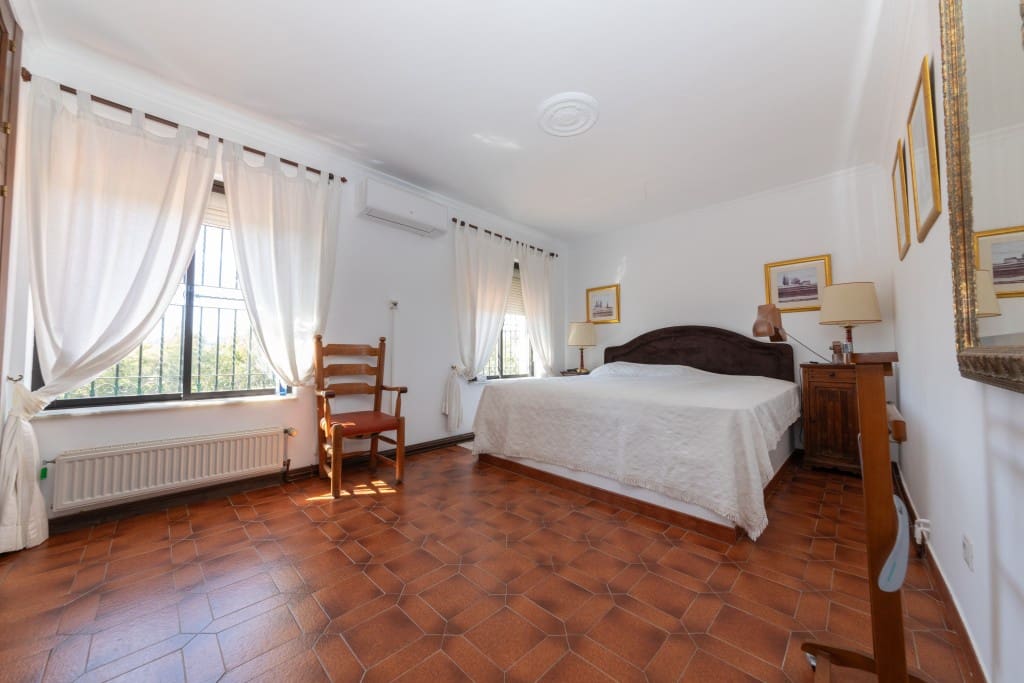 3 soveværelse Finca/Landehus til salg i Entrerrios med swimmingpool garage - € 950.000 (Ref: 9098919)