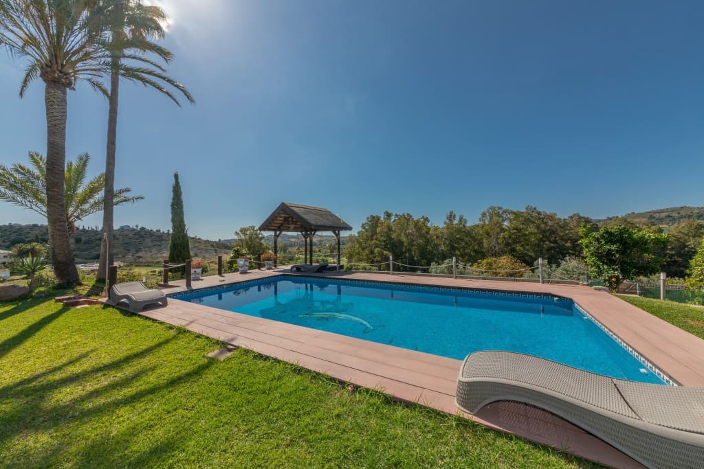 3 soveværelse Finca/Landehus til salg i Entrerrios med swimmingpool garage - € 950.000 (Ref: 9098919)