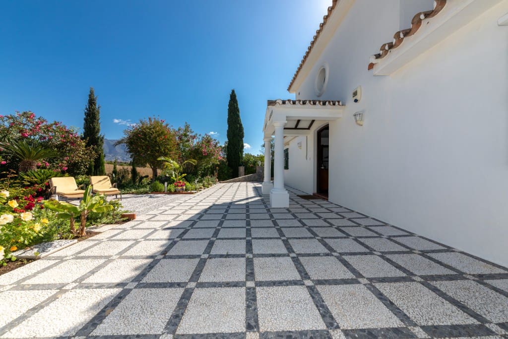 3 soveværelse Finca/Landehus til salg i Entrerrios med swimmingpool garage - € 950.000 (Ref: 9098919)