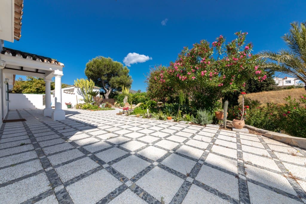 3 soveværelse Finca/Landehus til salg i Entrerrios med swimmingpool garage - € 950.000 (Ref: 9098919)