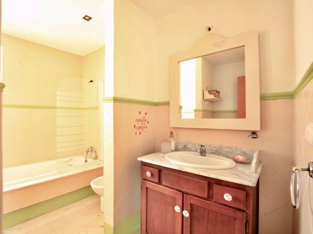 5 bedroom Villa for sale in San Pedro de Alcantara with pool garage - € 1,695,000 (Ref: 9106345)