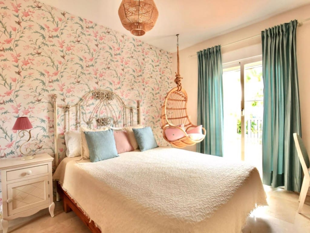 5 bedroom Villa for sale in San Pedro de Alcantara with pool garage - € 1,695,000 (Ref: 9106345)