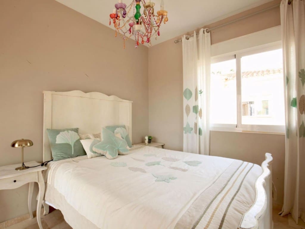 5 bedroom Villa for sale in San Pedro de Alcantara with pool garage - € 1,695,000 (Ref: 9106345)