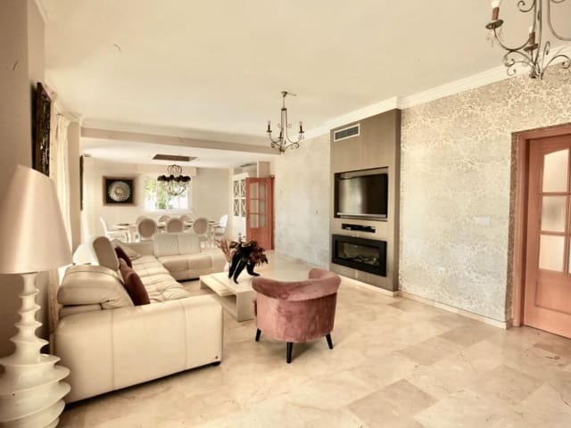 5 slaapkamer Villa te koop in San Pedro de Alcantara, Marbella met zwembad garage - € 1.695.000 (Ref: 9106345)