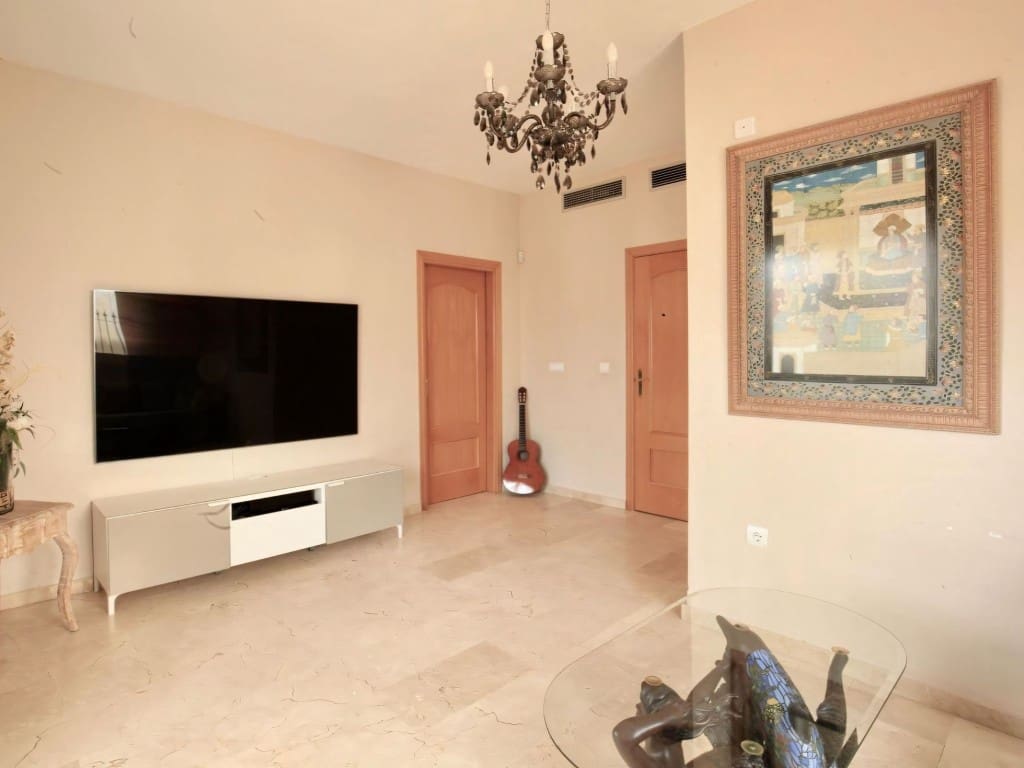 5 bedroom Villa for sale in San Pedro de Alcantara with pool garage - € 1,695,000 (Ref: 9106345)