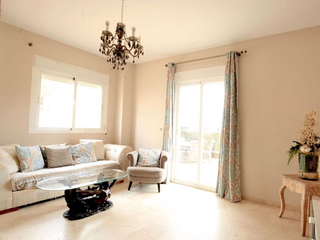 5 bedroom Villa for sale in San Pedro de Alcantara with pool garage - € 1,695,000 (Ref: 9106345)