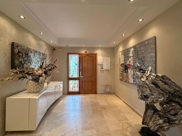 5 slaapkamer Villa te koop in San Pedro de Alcantara, Marbella met zwembad garage - € 1.695.000 (Ref: 9106345)