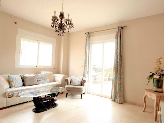 5 slaapkamer Villa te koop in San Pedro de Alcantara, Marbella met zwembad garage - € 1.695.000 (Ref: 9106345)