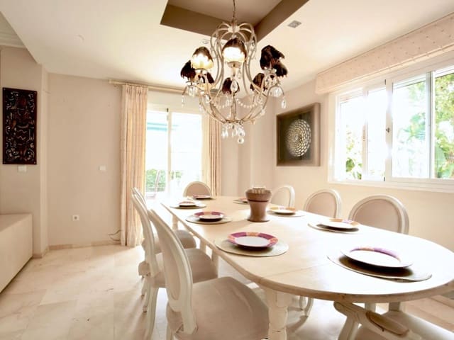 5 slaapkamer Villa te koop in San Pedro de Alcantara, Marbella met zwembad garage - € 1.695.000 (Ref: 9106345)