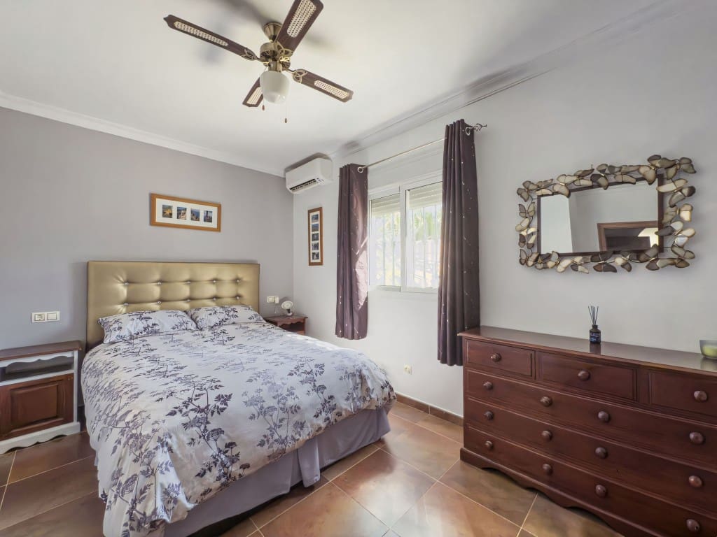 3 soveværelse Finca/Landehus til salg i Tolox med swimmingpool - € 375.000 (Ref: 9107092)