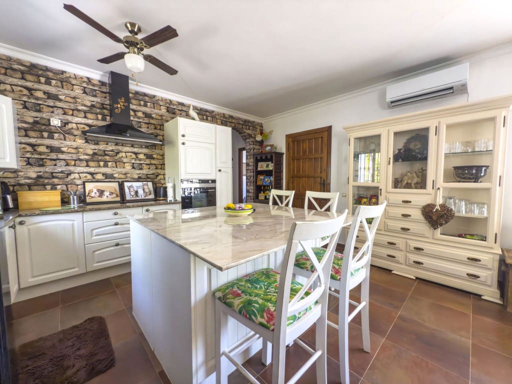 3 soveværelse Finca/Landehus til salg i Tolox med swimmingpool - € 375.000 (Ref: 9107092)