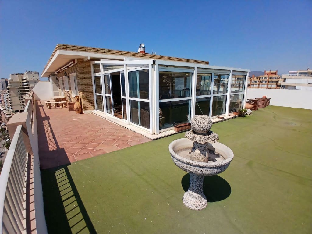 2 soveværelse Penthouse til salg i Fuengirola med swimmingpool - € 1.275.000 (Ref: 9108501)