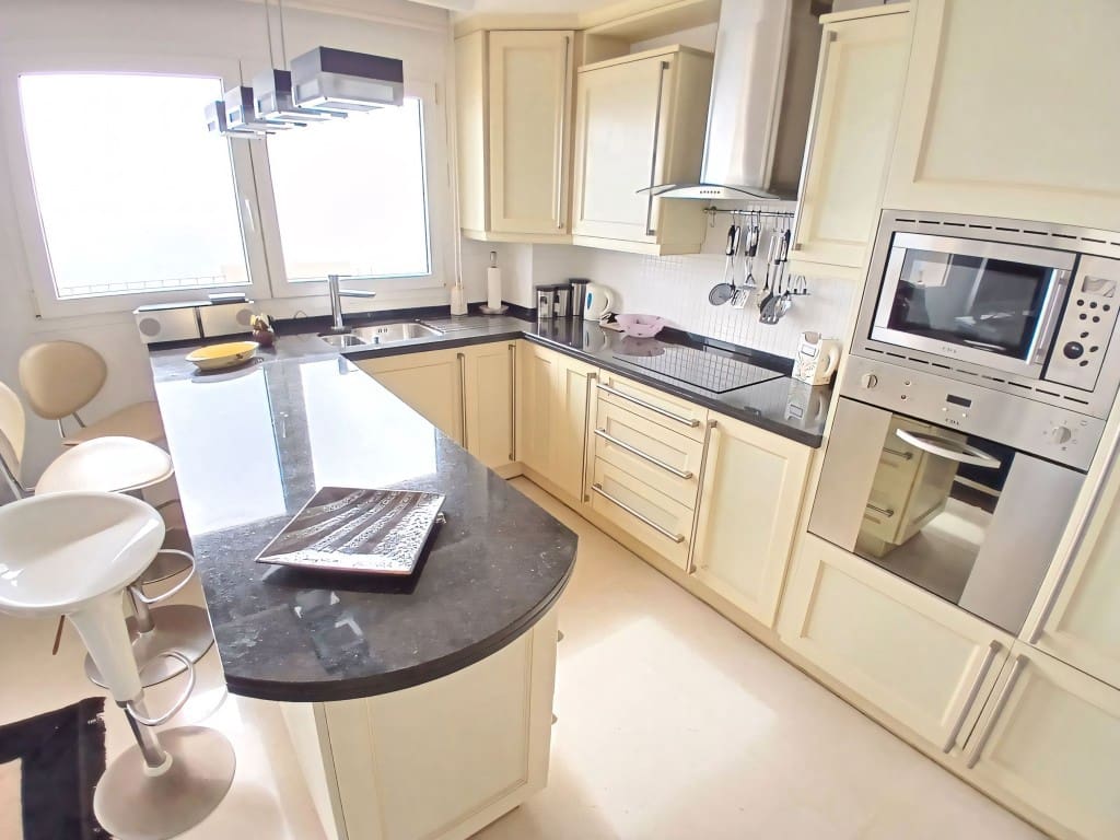 2 soveværelse Penthouse til salg i Fuengirola med swimmingpool - € 1.275.000 (Ref: 9108501)