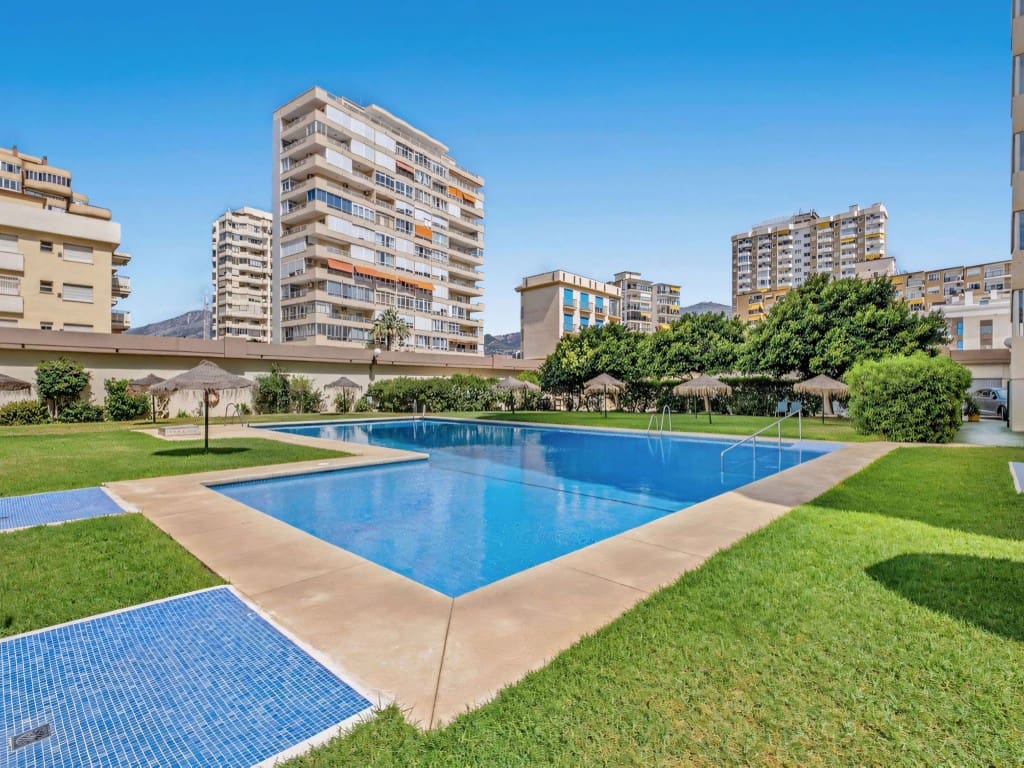 2 soveværelse Penthouse til salg i Fuengirola med swimmingpool - € 1.275.000 (Ref: 9108501)