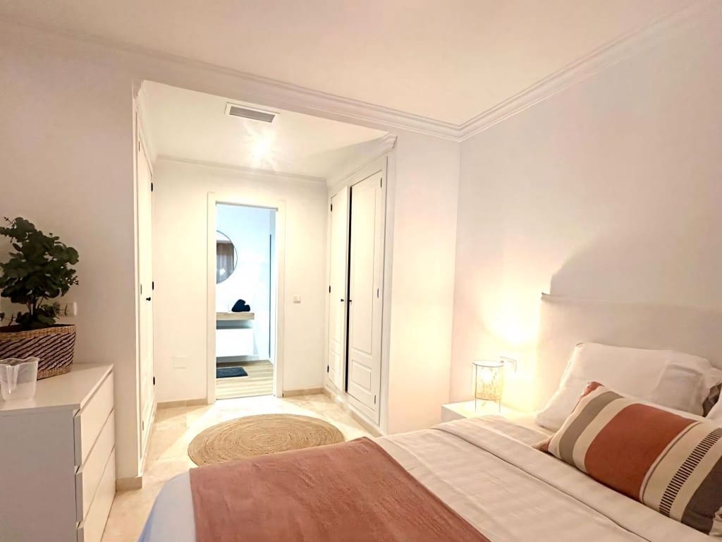 2 soveværelse Lejlighed til salg i Los Arqueros med swimmingpool garage - € 440.000 (Ref: 9111894)