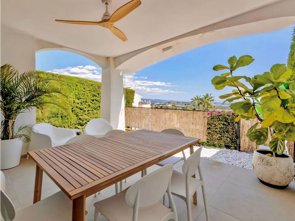 2 soveværelse Lejlighed til salg i Los Arqueros med swimmingpool garage - € 440.000 (Ref: 9111894)