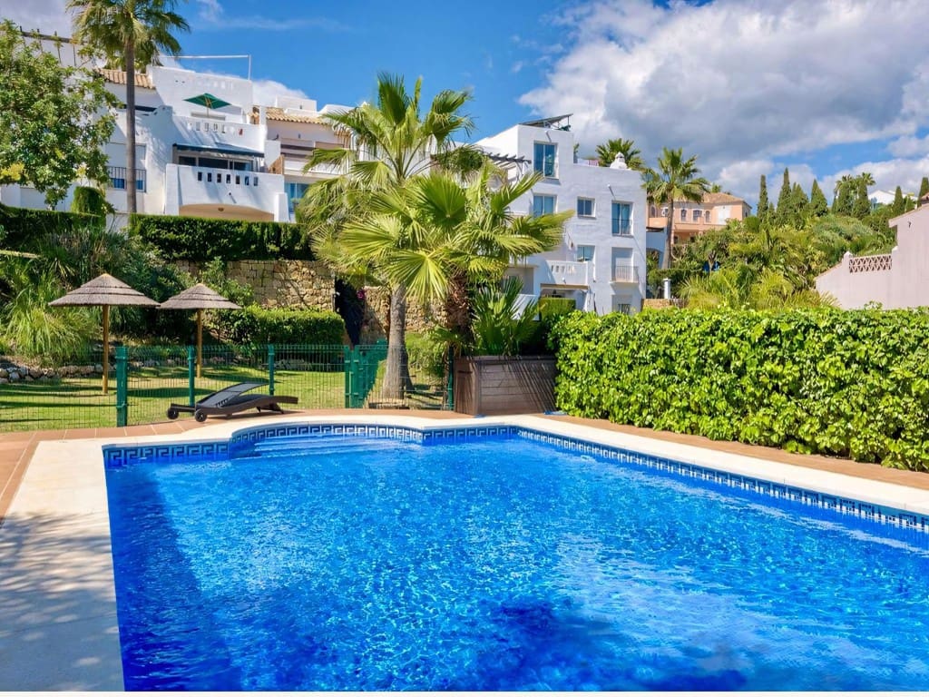 2 soveværelse Lejlighed til salg i Los Arqueros med swimmingpool garage - € 440.000 (Ref: 9111894)