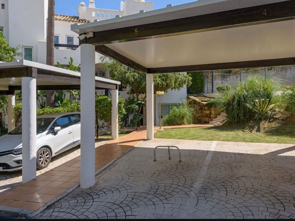 2 soveværelse Lejlighed til salg i Los Arqueros med swimmingpool garage - € 440.000 (Ref: 9111894)