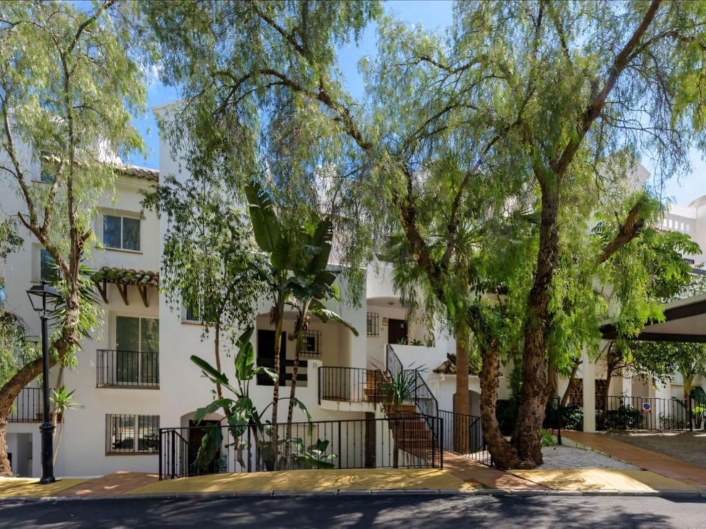 2 soveværelse Lejlighed til salg i Los Arqueros med swimmingpool garage - € 440.000 (Ref: 9111894)