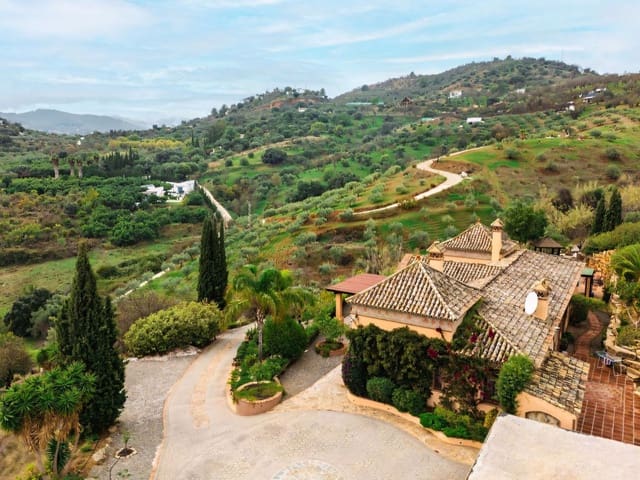 4 camera da letto Villa in vendita in Monda con piscina - 945.000 € (Rif: 9111895)