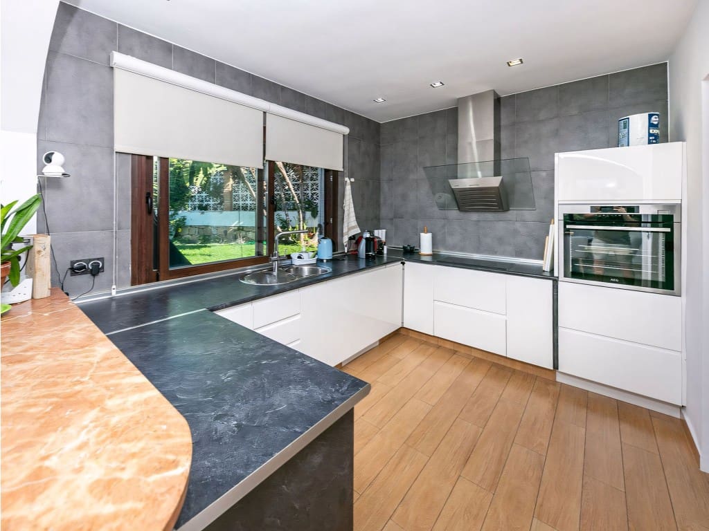 3 sypialnia Willa na sprzedaż w La Capellania z basenem garażem - 975 000 € (Ref: 9113953)