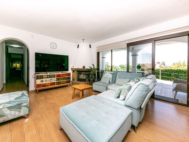 3 sypialnia Willa na sprzedaż w La Capellania, Benalmádena z basenem garażem - 975 000 € (Ref: 9113953)