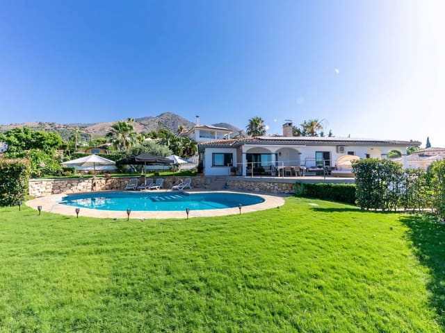 3 sypialnia Willa na sprzedaż w La Capellania, Benalmádena z basenem garażem - 975 000 € (Ref: 9113953)